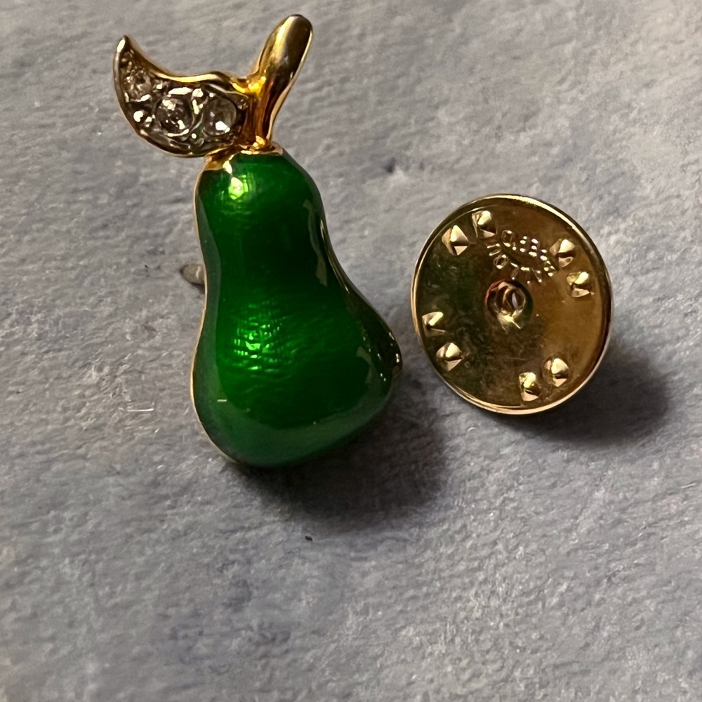 Vintage Ballou pear pin
